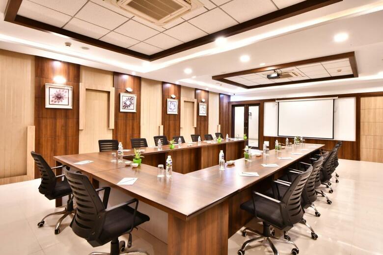 Hotel Vits Sagar Plaza, Pune Chakan