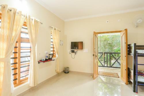 Hotel Woodrose Resort