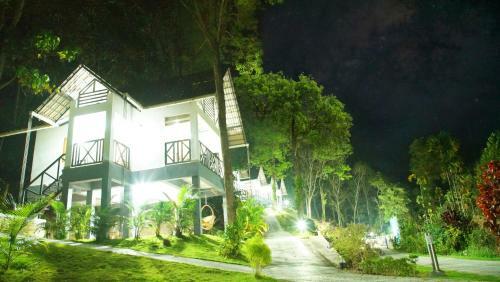 Hotel Woodrose Resort
