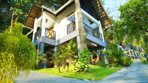 Hotel Woodrose Resort