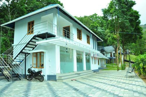 Hotel Woodrose Resort