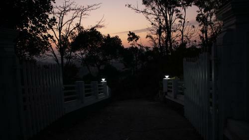 Hotel Woodrose Resort