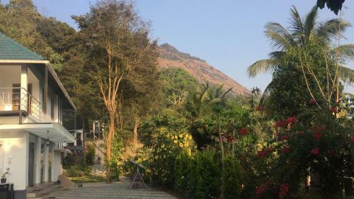 Hotel Woodrose Resort