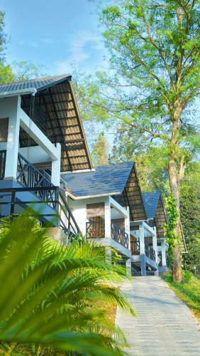 Hotel Woodrose Resort