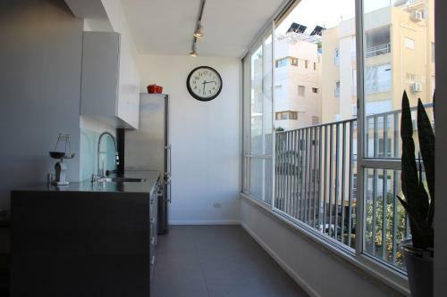 Designer's Apartments Near The Beach