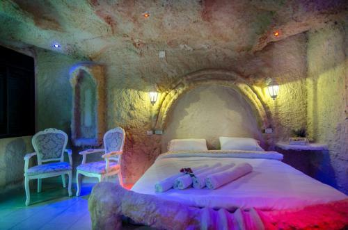 Lodge Magic Cave Cliff