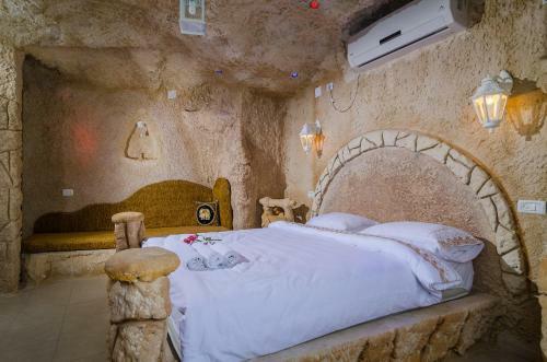 Lodge Magic Cave Cliff