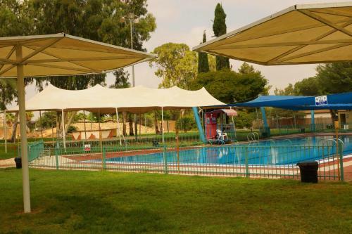 Lodge Eretz Zeelim