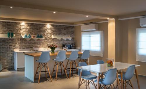 Lodge Eretz Zeelim