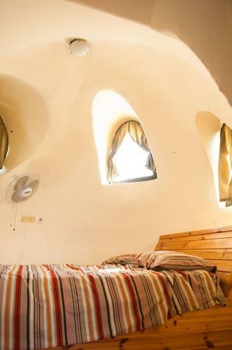 Round 3-bedroom Villa House