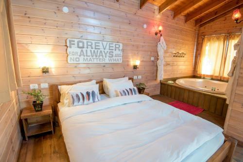 Lodge Pine Tree Cabin