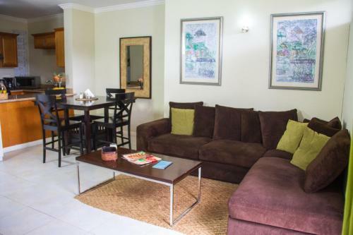 Two Bedroom Apartment In Kingston