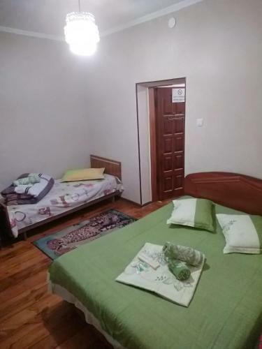 Hostal Lotos Guest House