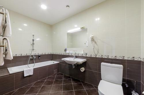 Hotel Egl? Plus Medical Spa