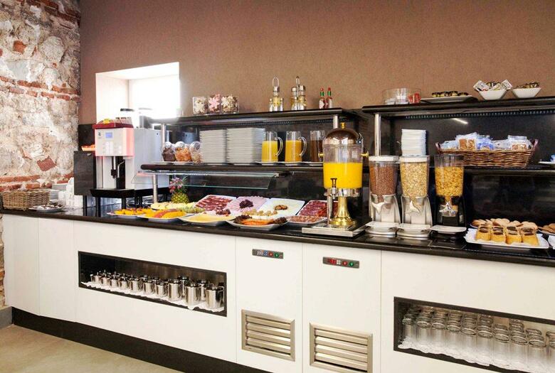 Hotel Petit Palace Santa Barbara