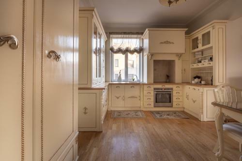 Broadway Apartment