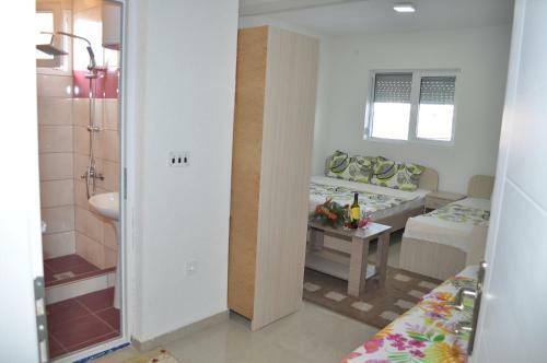 Apartments Gjoce