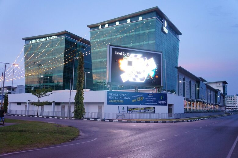 Greens Hotel & Suites