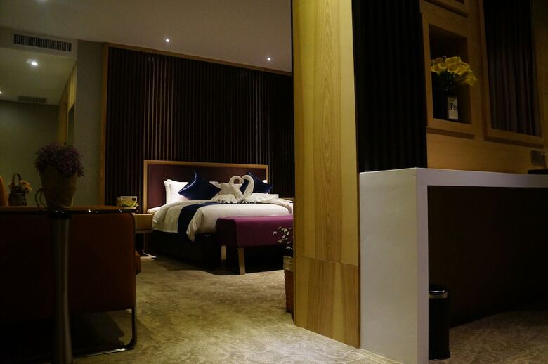 Greens Hotel & Suites
