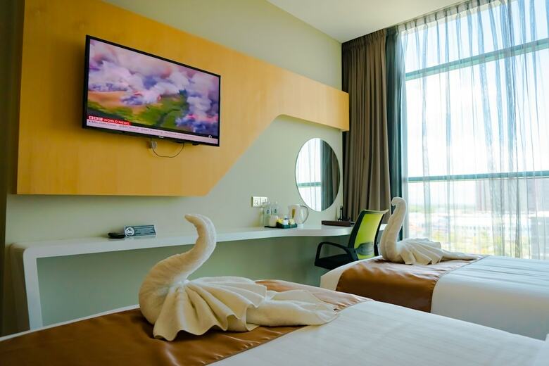 Greens Hotel & Suites