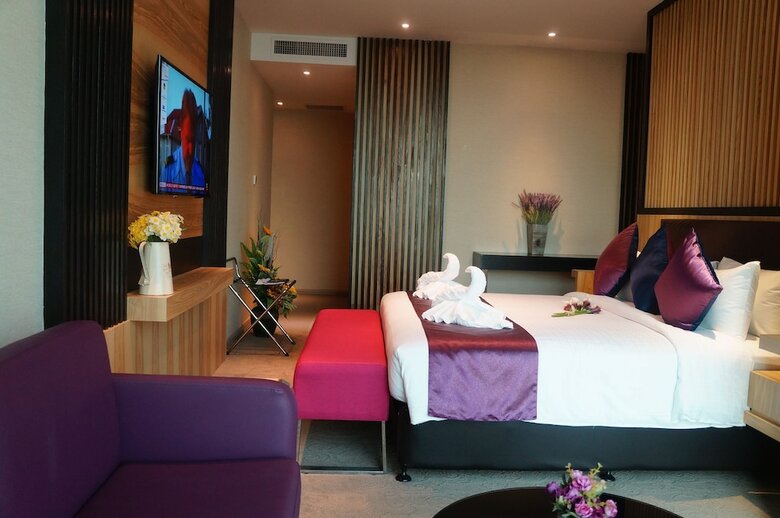 Greens Hotel & Suites