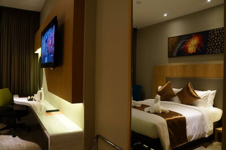 Greens Hotel & Suites