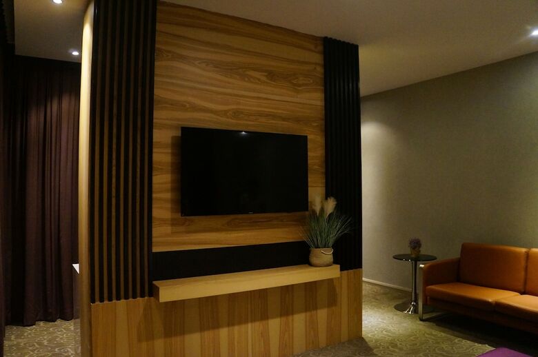 Greens Hotel & Suites