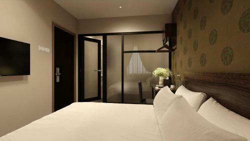 The Square Hotel