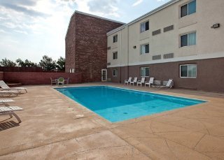 Hotel Comfort Suites Airport