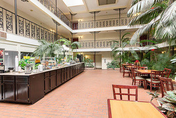 Hotel Comfort Suites Airport