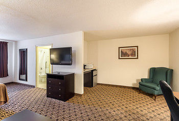 Hotel Comfort Suites Airport