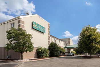 Hotel Comfort Suites Airport