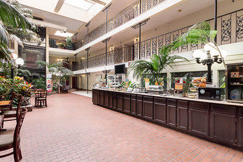 Hotel Comfort Suites Airport