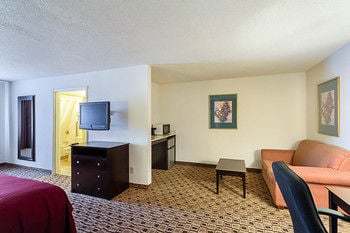 Hotel Comfort Suites Airport