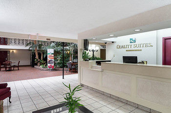 Hotel Comfort Suites Airport