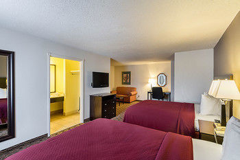 Hotel Comfort Suites Airport