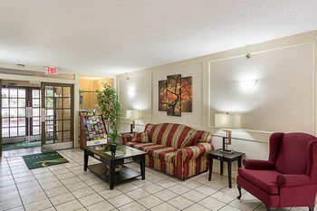 Hotel Comfort Suites Airport