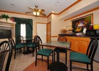 Hotel Econo Lodge & Suites