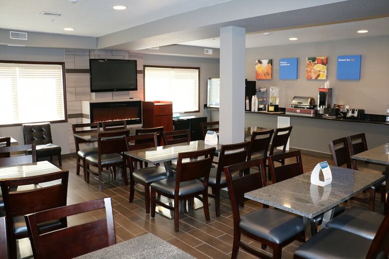 Hotel Comfort Inn And Suites