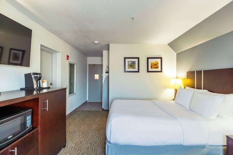 Hotel Comfort Inn And Suites