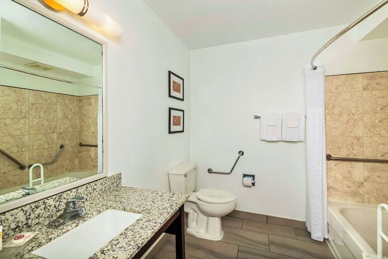Hotel Comfort Inn And Suites