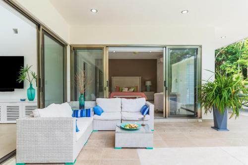 Casa Ave, Luxury & Resort Living