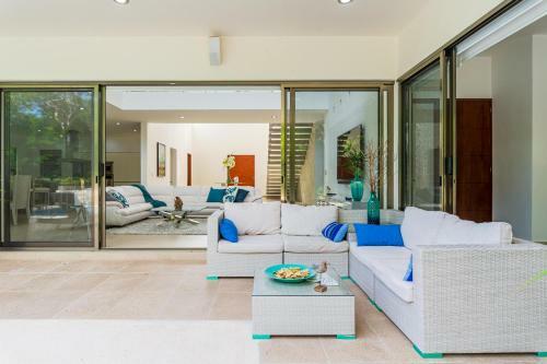 Casa Ave, Luxury & Resort Living
