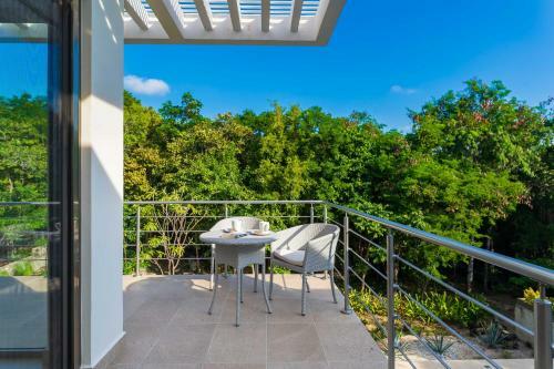 Casa Ave, Luxury & Resort Living