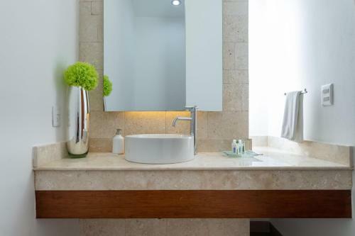 Casa Ave, Luxury & Resort Living