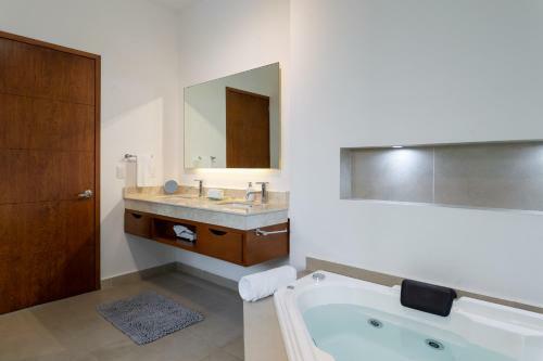 Casa Ave, Luxury & Resort Living