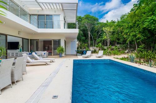 Casa Ave, Luxury & Resort Living