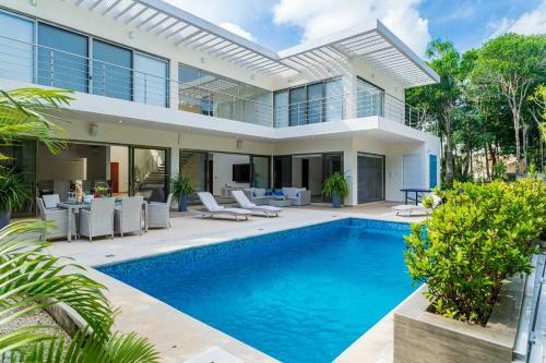 Casa Ave, Luxury & Resort Living