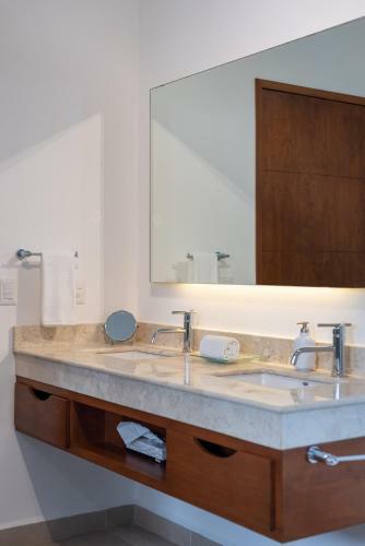Casa Ave, Luxury & Resort Living