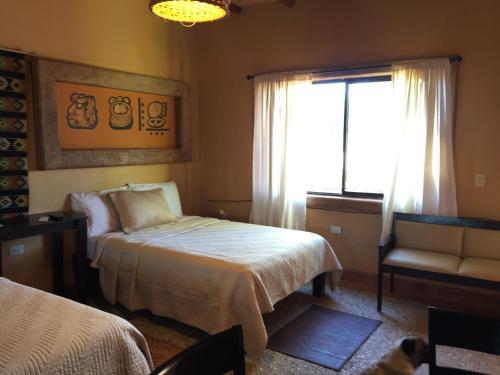 Hostal Leo's Baja Oasis